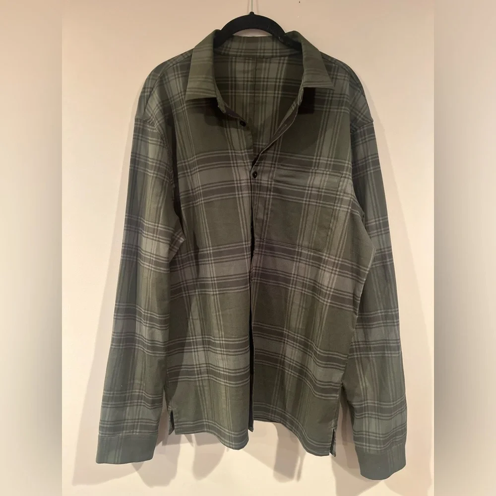 Lululemon button down size medium - Picture 1 of 2